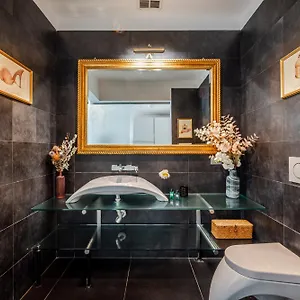 the-boutique-house-duomo-private-parking-included.it-lombardy.com/